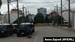 Mitrovicë - Një nga dy barrikadat e mbetura në veri të Kosovës.