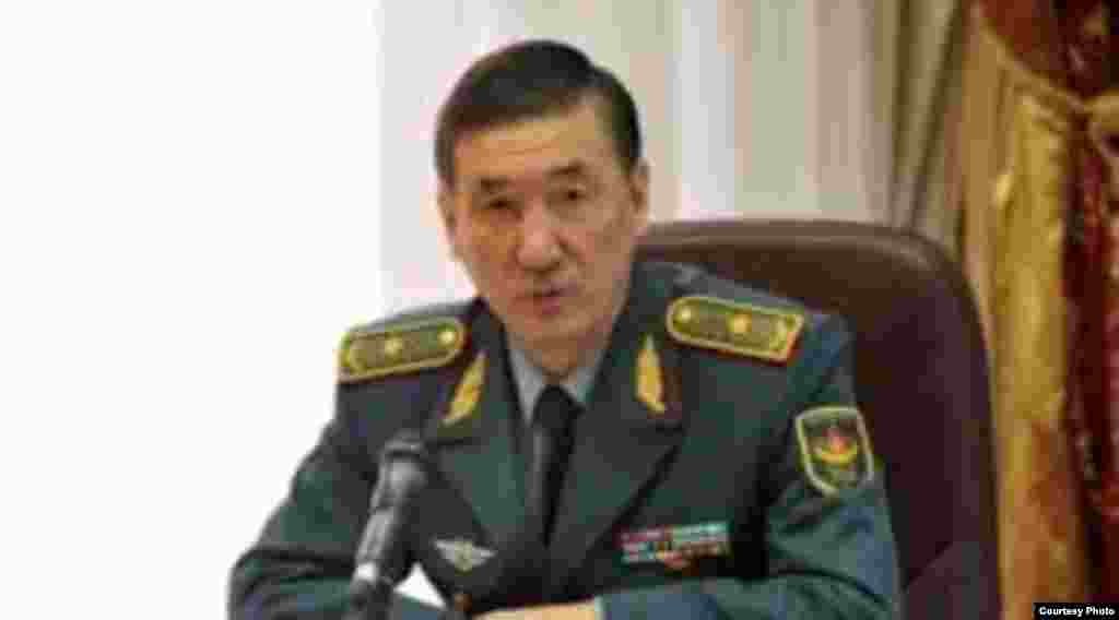 Ақпанның 12-і күні Ақмола гарнизонының әскери соты "пара алды" деген күдікпен ұсталған генерал Бағдат Майкеевті ақпанның 20-сына дейін тұтқында ұстау туралы тергеу орындарының сұрауын қанағаттандырды. Осы аптаның басында 2011 жылдың қыркүйегінен бері қорғаныс министрінің орынбасары қызметін атқарып келген Бағдат Майкеевтің 2 миллион АҚШ доллары көлемінде "пара алды" деген күдікпен ұсталғаны туралы ақпарат тараған еді.