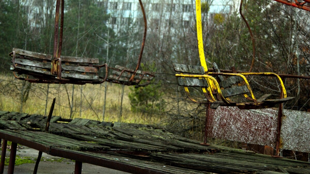 Самые опасные места припяти. Страшные места в чернобыле. Припять 2001. Самые опасные места припяти. Чернобыль город припять.