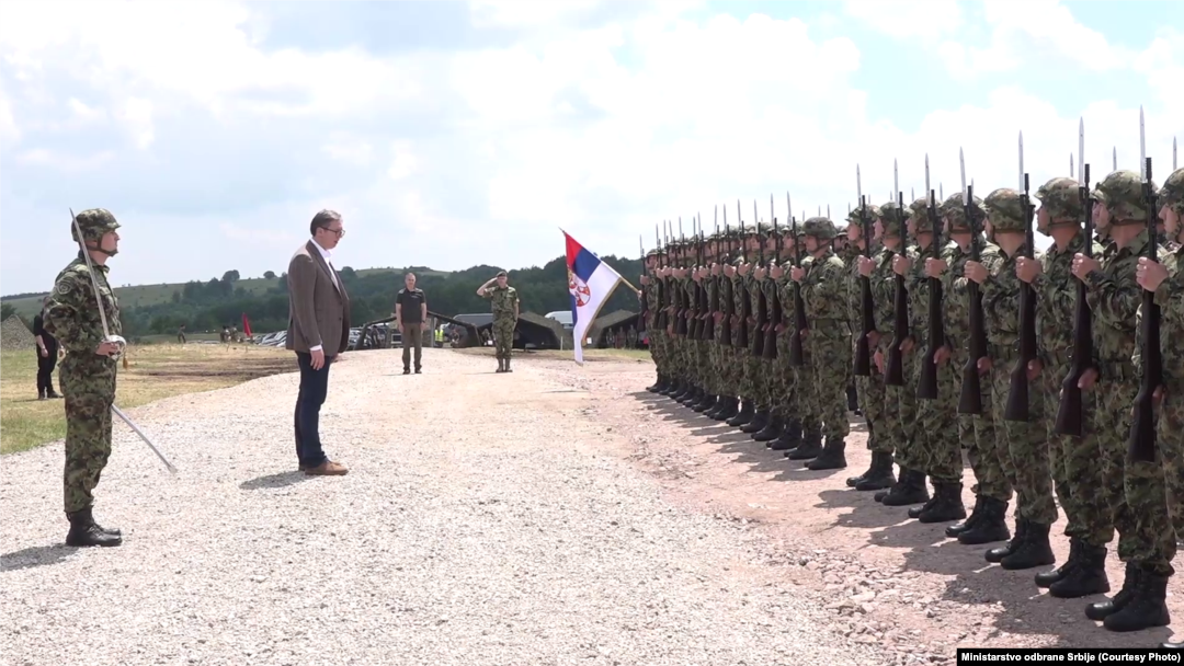 Predsednik Srbije Aleksandar Vučić prisustvuje vojnoj vežbi na zapadu Srbije, 27. jun 2021.