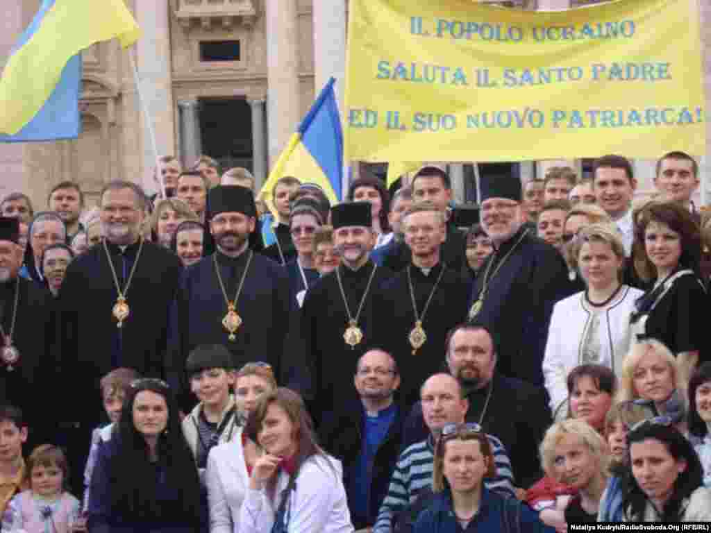 Предстоятель УГКЦ в колі українських мирян Італії на площі Святого Петра «Народ України вітає Святого отця і свого нового патріарха»