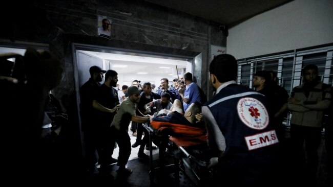 Sute de persoane au fost ucise într-o explozie la un spital din Gaza