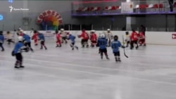 У Ялті проводять хокейний турнір, присвячений перемозі радянських солдатів у Другій світовій війні (відео)