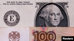 Cursul monedei rusești a ajuns la peste 100 de ruble pentru un dolar american