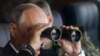Президент России Владимир Путин наблюдает за учениями "Восток-2018" на полигоне Цугол 
