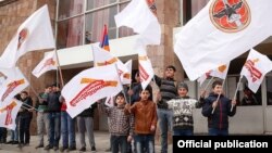 Armenia - Children wave the ruling Republican Party's flags at an election campaign rally in Aragatsotn province, 20Mar2017.