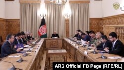 د ولسمشرۍ غني په مشرۍ د ملي امنیت شورا لومړۍ غونډه.