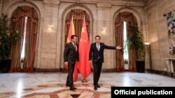Премиерот Зоран Заев се сретна со кинескиот премиер Ли Кечијанг на маргините на 7. Самит на шефови на влади од процесот за соработка на Народна Република Кина со земјите од Централна и Источна Европа (16+1), што вчера се одржа во Софија на 7 јули 2018