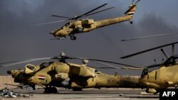 هلیکوپترهای ارتش عراق در پایگاهی در جنوب موصل