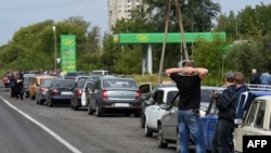 Чарга на АЗС між Луганскам і Данецкам