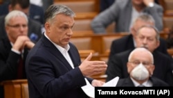 Wengriýanyň premýer-ministr Wiktor Orban parlamentiň maslahatynda, Budapeşt, 23-nji mart, 2020 