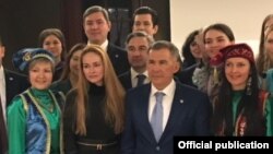 Гузель Салихова слева от президента Татарстана Рустама Минниханова