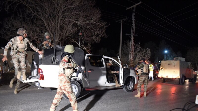 بلوچستان: يو پولیس په هدفي بريد کې وژل شوی، پوځ د ۲ سرتېرو او ۴ وسله والو د وژل کېدو ادعا کوي