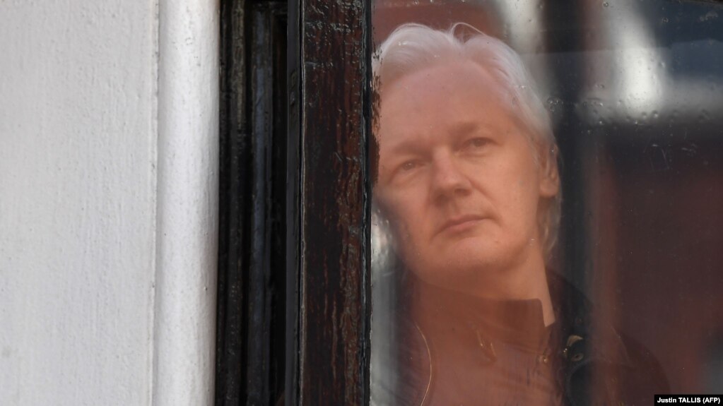 Суд у Лондоні ще 20 квітня дозволив екстрадицію засновника Wikileaks Джуліана Ассанжа до США. Остаточне рішення про екстрадицію залишалося за міністром внутрішніх справ