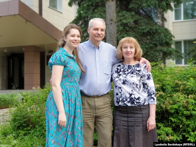 Геннадий Шпаковский с дочерью Марией и женой Татьяной