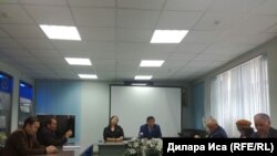 Гражданские активисты на встрече по вопросу проекта закона о земле. Шымкент, 20 февраля 2018 года.