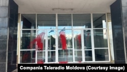 Clădirea Companiei „Teleradio-Moldova” vandalizată în noaptea de 27 septembrie