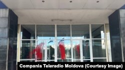 Зградата на јавното радио и телевизија на Молдавија беше вандализирана ноќта меѓу 27 и 28 септември.