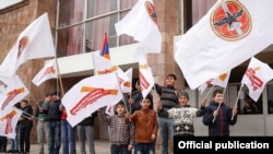 Armenia - Children wave the ruling Republican Party's flags at an election campaign rally in Aragatsotn province, 20Mar2017.