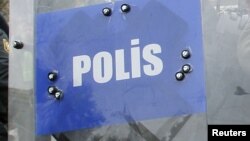 Polis