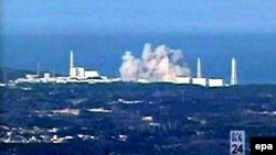 2011-nji ýylda bolan ýertitremeden soň, Fukuşima atom elektrik stansiýasynda partlamanyň bolandygyny görkezýän surat.