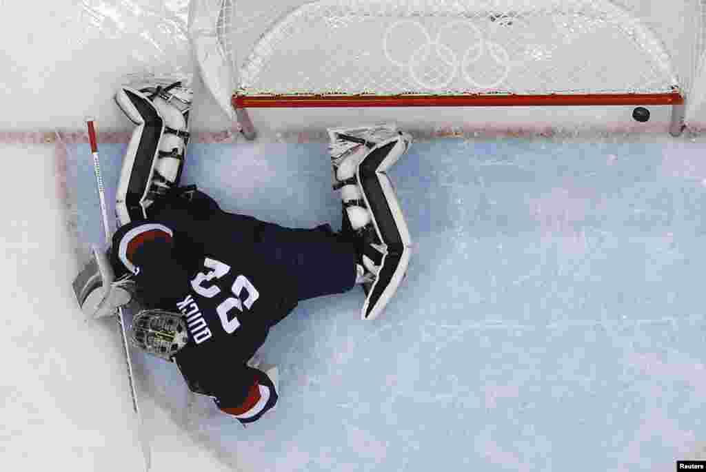 The U.S. team goalie, Jonathan Quick, lets in a goal by Finland&#39;s Teemu Selanne during the first period of their men&#39;s ice hockey bronze medal game. (Reuters/Mark Blinch)