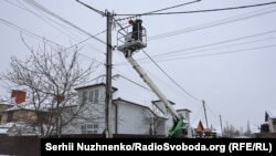 За його словами Дениса Шмигаля, енергетики «Укренерго» працюють над відновленням електропостачання (фото архівне)