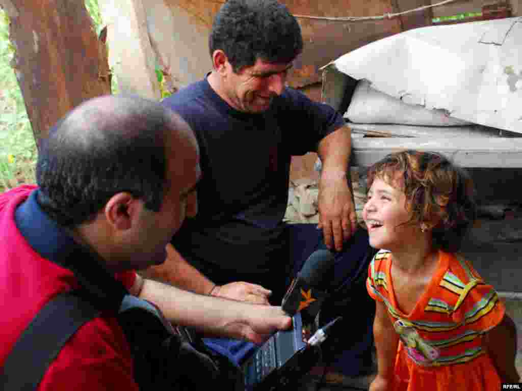 A young girl in Azerbaijan talks to an RFE/RL correspondent.