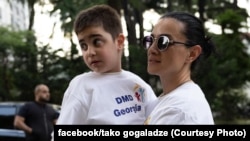 თაკო გოგალაძე შვილთან, 9 წლის ანდრიასთან ერთად