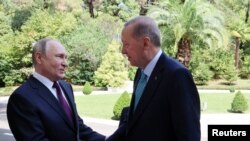 Presidenti i Rusisë, Vladimir Putin, dhe ai i Turqisë, Recep Tayyip Erdogan. Soçi, 4 shtator 2023.