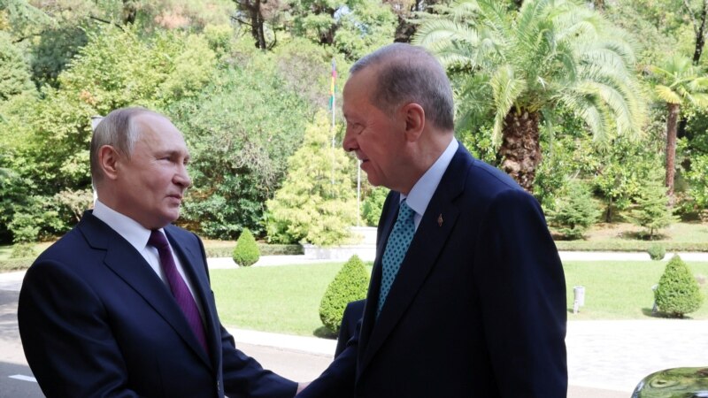 Putini thotë se Rusia është e “hapur” për bisedime për marrëveshjen për drithërat
