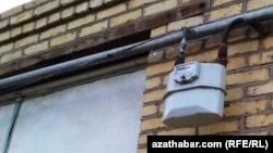 Býujet işgärlerinden öz öýlerinde suw ölçeýji gurallarynyň oturdylandygy barada güwänama soralýar.