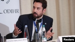 Eoghan Murphy, head of the OSCE Office for Democratic Institutions and Human Rights' election observation mission, speaks during a news briefing dedicated to the Georgian parliamentary elections in Tbilisi on October 27.