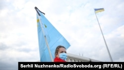 Під кримськотатарськими прапорами: в Києві згадували жертв геноциду (фотогалерея)