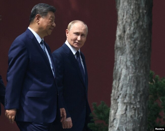 Лідери Китаю та Росії під час зустрічі в Пекіні 2 вересня 2025 року