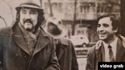 Отахон Латифӣ (чап) ва Давлати Худоназар (рост)