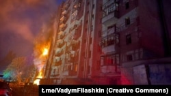 Пожежа після російського удару в житловому багатоповерховому будинку в Краматорську, 13 серпня 2026 року