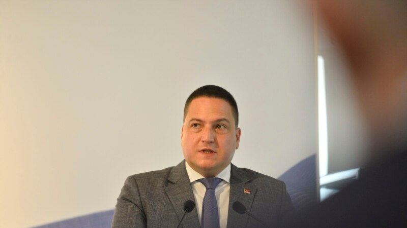 Српскиот министер за образование Бранко Ружиќ поднесе оставка