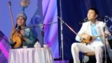 Айтыскер ақындар Сара Тоқтамысова мен Жандарбек Бұлғақов. Алматы, 11 ақпан 2012 жыл. 