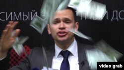 Илья Яшин Рамзан Кадыровдун иштери тууралуу баяндама жасады.