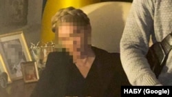 Юлія Тимошенко під час обшуків НАБУ та САП в офісі партії «Батьківщина». Під час обшуків вилучили $40 тимяч готівки, яку сама депутатка назвала «задекларованою для життя»