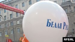 Belarus -- Balloon with an inscription “Bielaja Rus'”, 24Oct2008