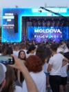 (Video) Concert cu artiști ruși în centrul Chișinăului, lângă expoziția despre terorile staliniste 