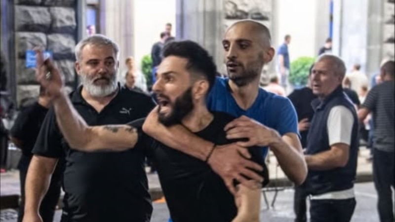 კალაძის შტაბთან დაპირისპირებაში "იმედის" ჟურნალისტიც მონაწილეობდა - ვინ სცემდა მოქალაქეებს
