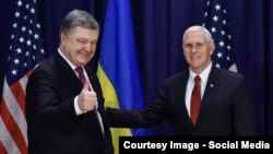 Președintele ucrainean Petro Poroșenko la întîlnirea cu vicepreședintele Mike Pence la Conferința de Securitate de la München