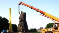 Під час демонтажу монумента Переяславської ради. Переяслав, 7 червня 2025 року