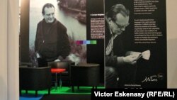 Czeslaw Milosz la standul Poloniei de la Tîrgul de carte de la Frankfurt, 2010