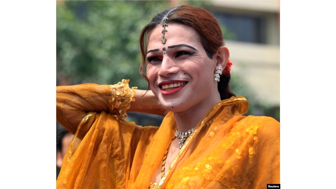 Үлкен пенисалары бар траннилер