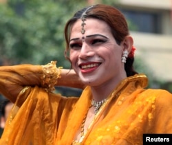 Жыныстық азшылық шеруіне келген транссексуал. Пәкістан, Пешавар, 3 маусым 2010 жыл. (Көрнекі сурет)