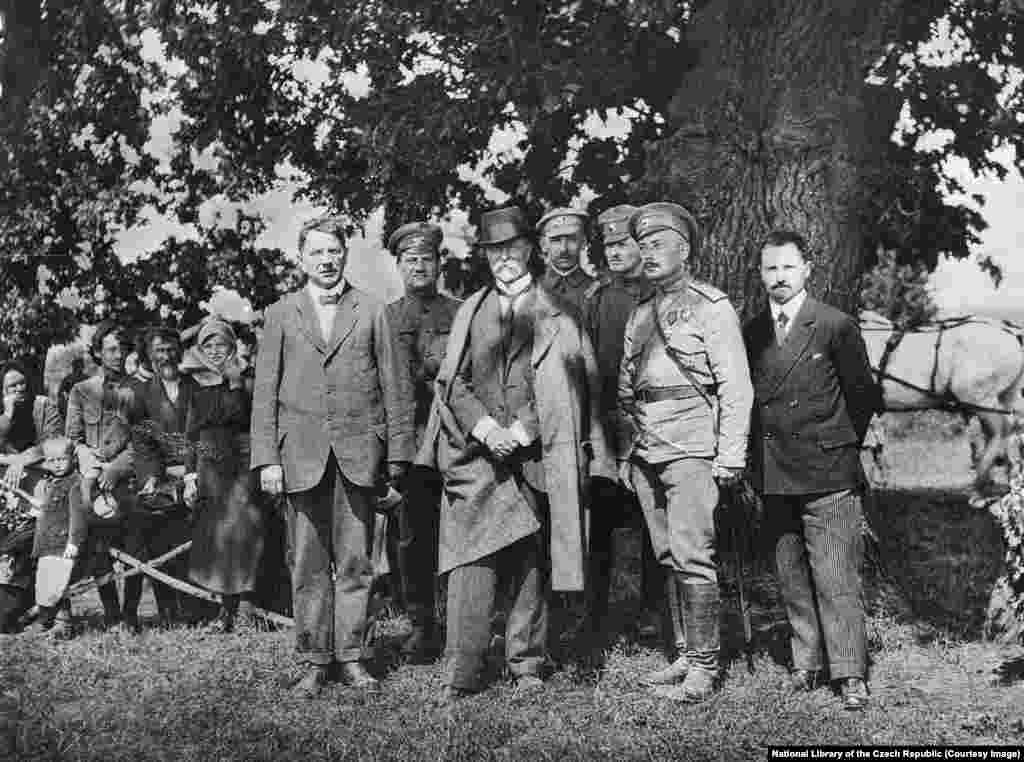 With Czech and Slovak culture largely repressed by Austro-Hungarian authorities, a growing call for independence was taken up by Tomas Garrigue Masaryk (center).